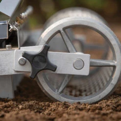 Six-Row Seeder, Second Edition -Sowing And Seeds Shop 06758 07 six row